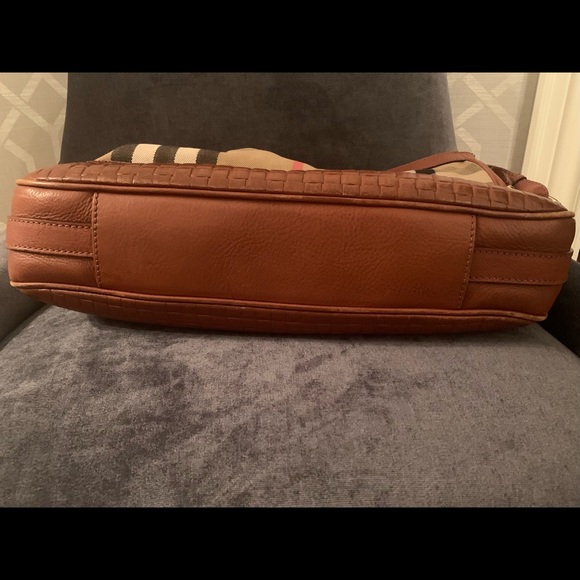 Burberry House Check Medium Hobo Bag - Picture 3 of 5
